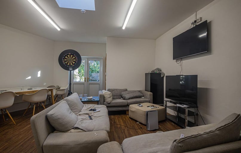 Llantwit Street, Plasnewydd, Cardiff - Image 1